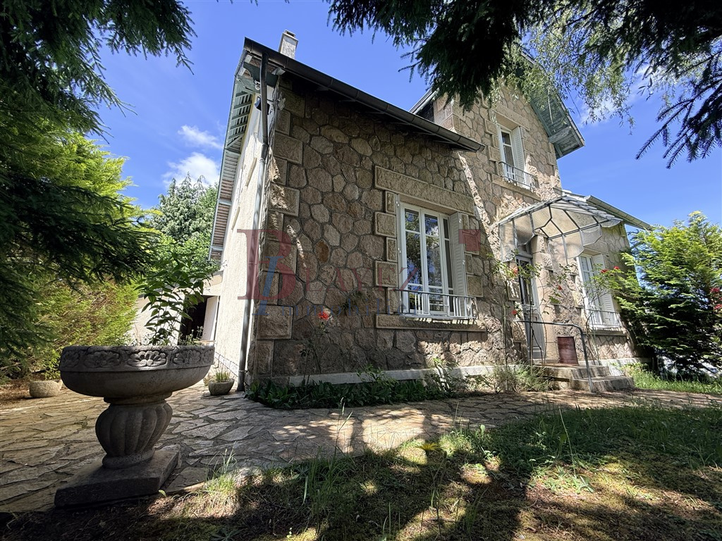 Belle Maison de Caractère 1930 sur 1417m2 proche de toutes l